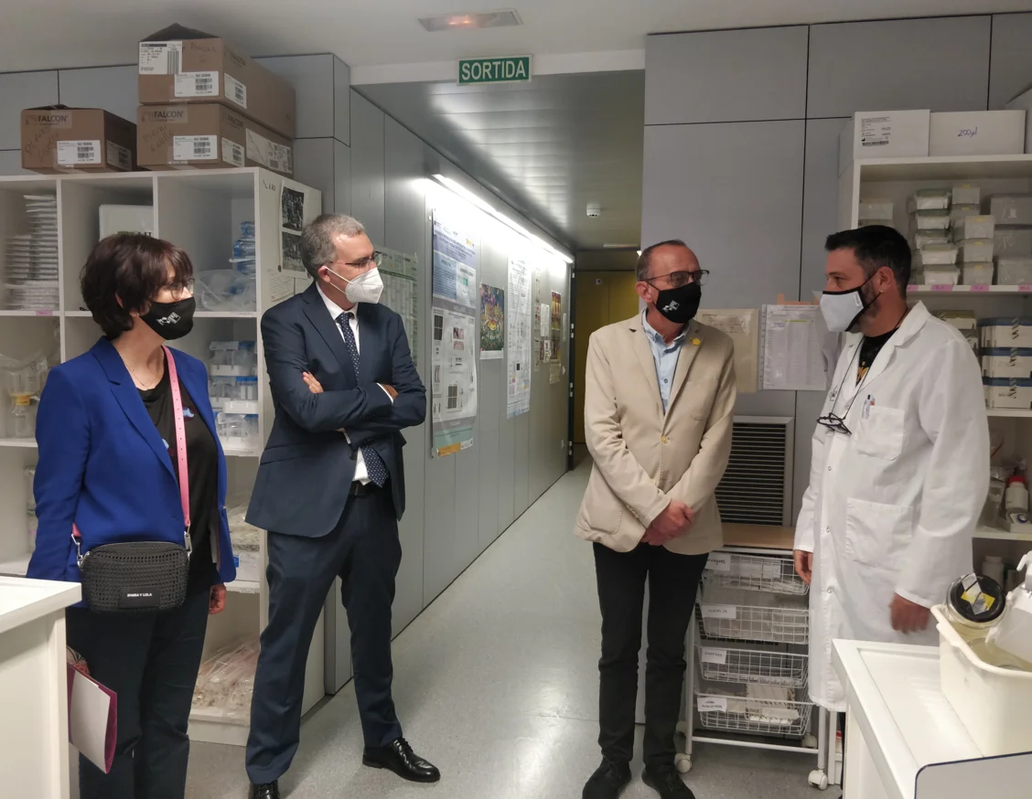 Visita del Paer, Miquel Pueyo, en el Instituto de Investigación Biomédica de Lleida