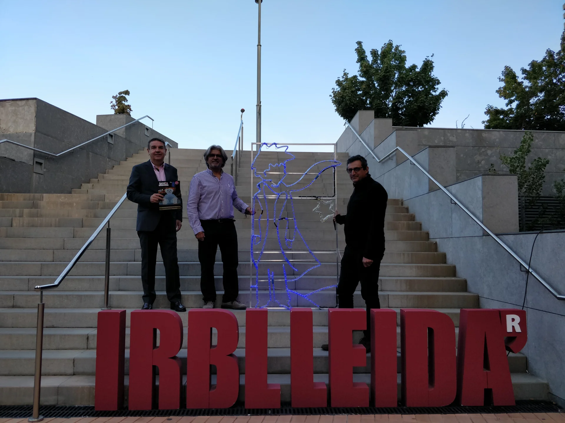 La empresa de iluminación navideña Instal·lacions S. Garralón impulsa una campaña solidaria para recaudar fondos para el IRBLleida