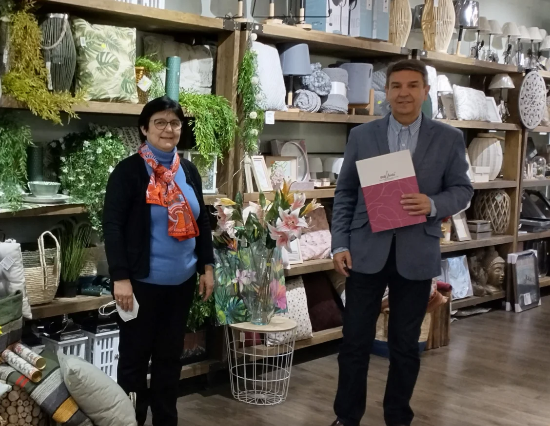 La tienda Navrat Llar de Lleida y la Ferretería Eixample de Mollerussa renuevan su colaboración con el IRBLleida