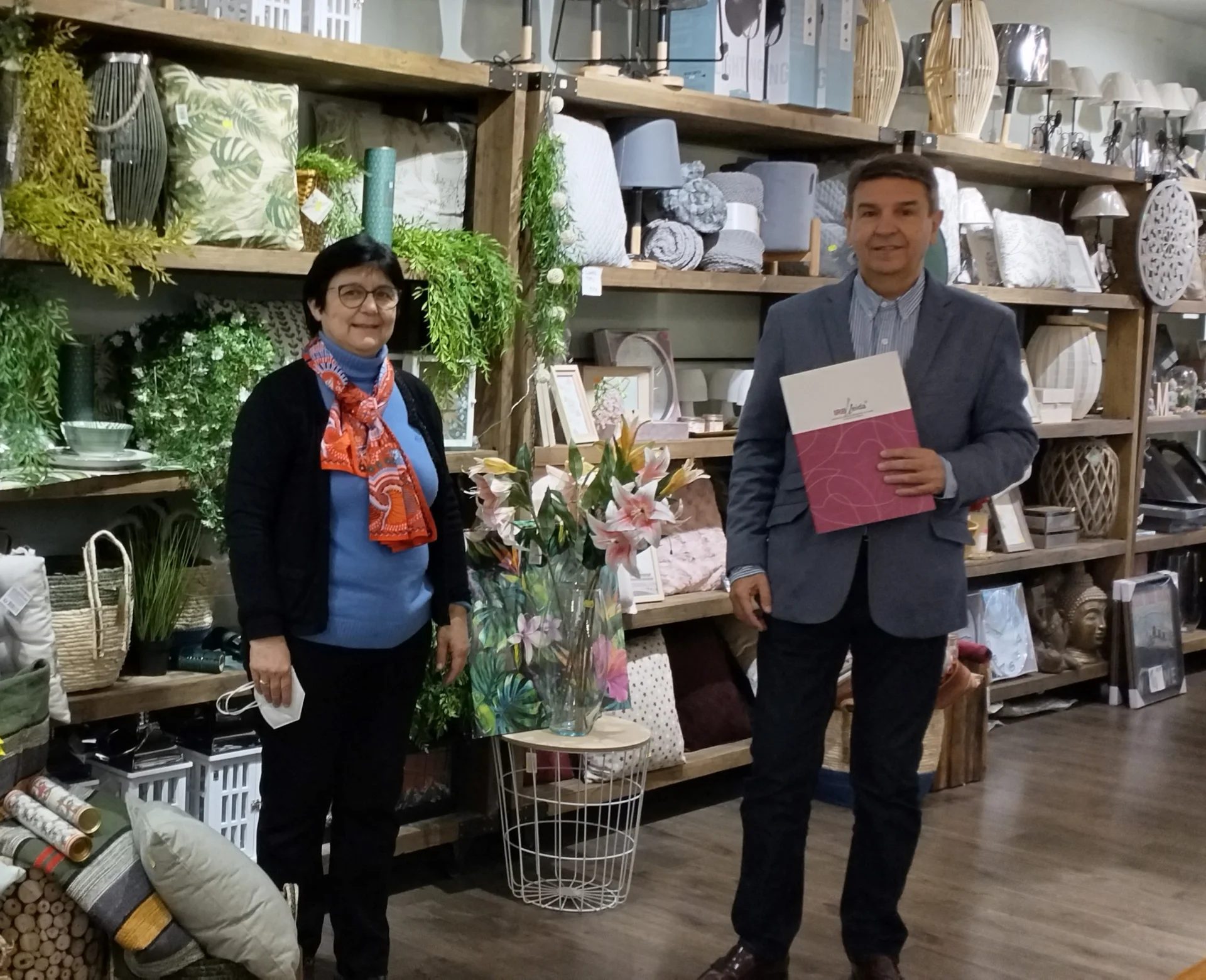 La tienda Navrat Llar de Lleida y la Ferretería Eixample de Mollerussa renuevan su colaboración con el IRBLleida