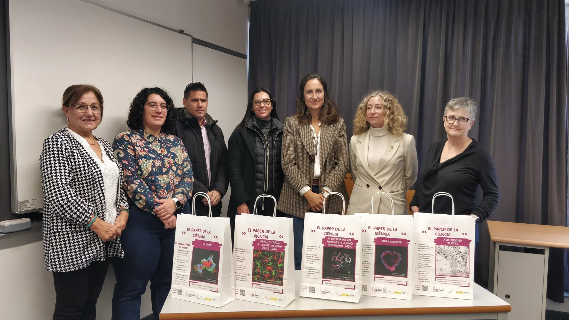 L’IRBLleida, la Paeria de Lleida i les entitats de comerciants de Lleida col·laboren amb el repartiment de 5.000 bosses per difondre el paper de la ciència