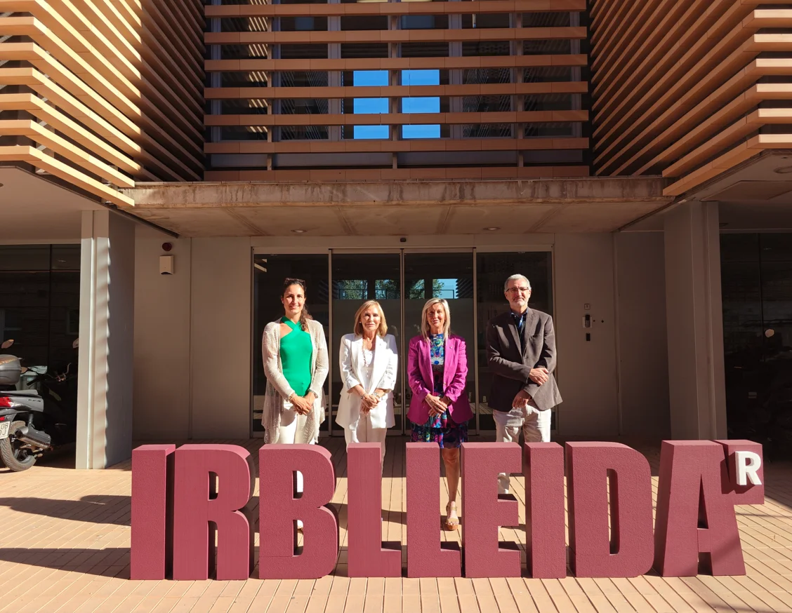 La Regidora de Personas grandes, Salud y Consumo, Anna Miranda Torres, y la diputada, Judit Alcalá González, en el IRBLleida