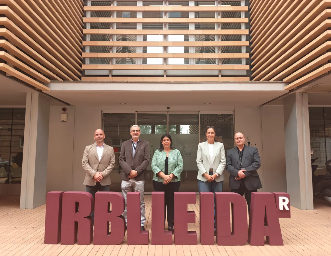 La delegada del Gobierno en Lleida, Nuria Gil, en el IRBLleida
