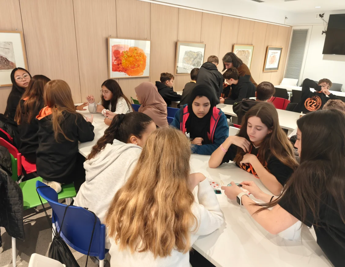 El IRBLleida mantiene su apuesta por la divulgación científica el curso 2025-2026 y programa 14 talleres para niños de 1.º ESO