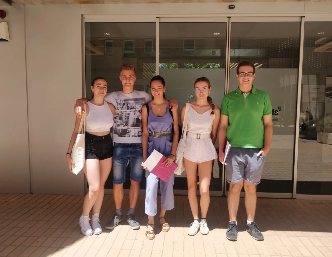 El alumnado de primer bachillerato becado por el IRBLleida inicia su estancia en el centro