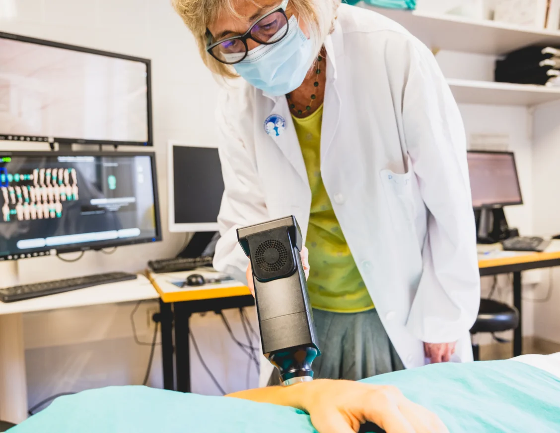 Dermatólogos de Lleida participan en la campaña Euromelanoma 2024 sobre cáncer de piel