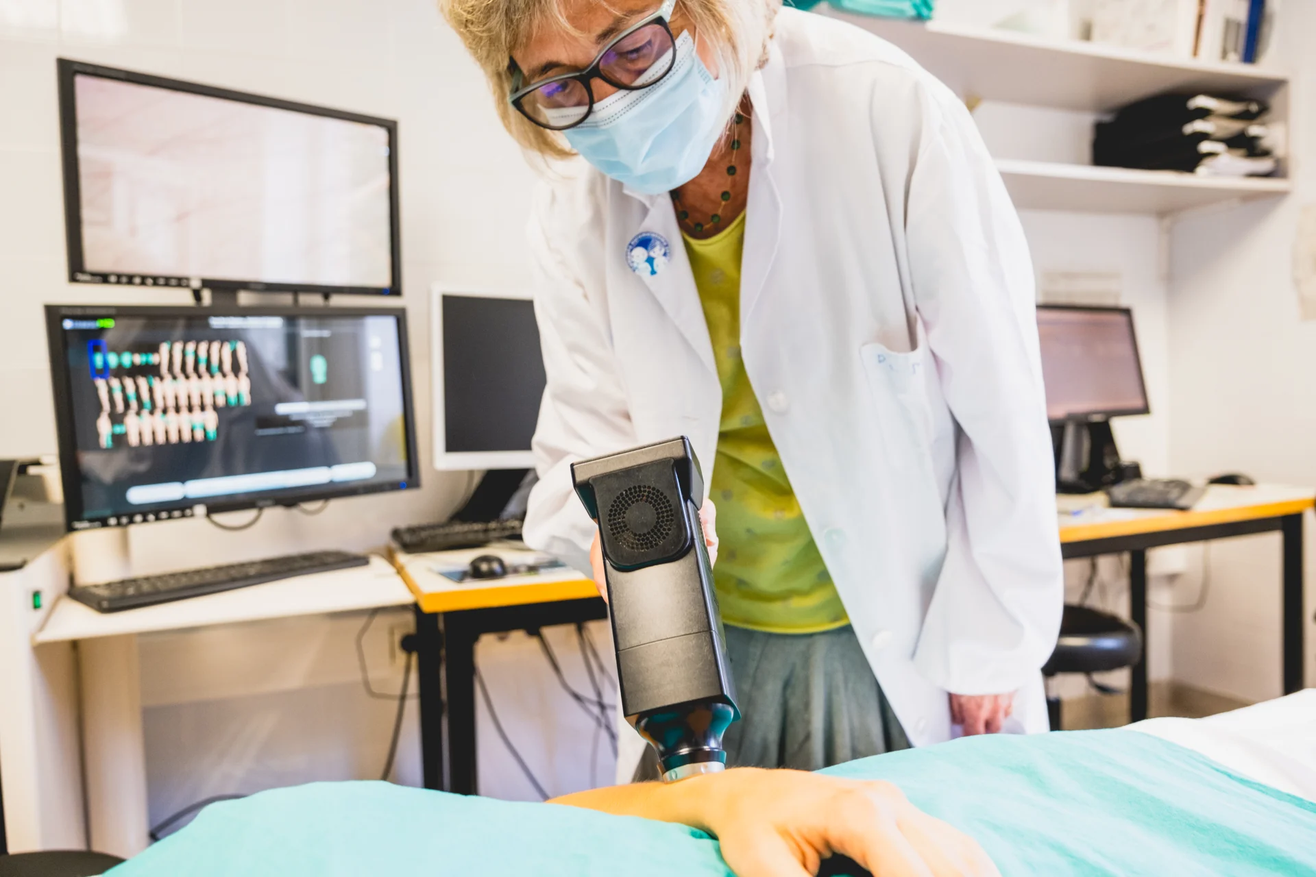 Dermatólogos de Lleida participan en la campaña Euromelanoma 2024 sobre cáncer de piel