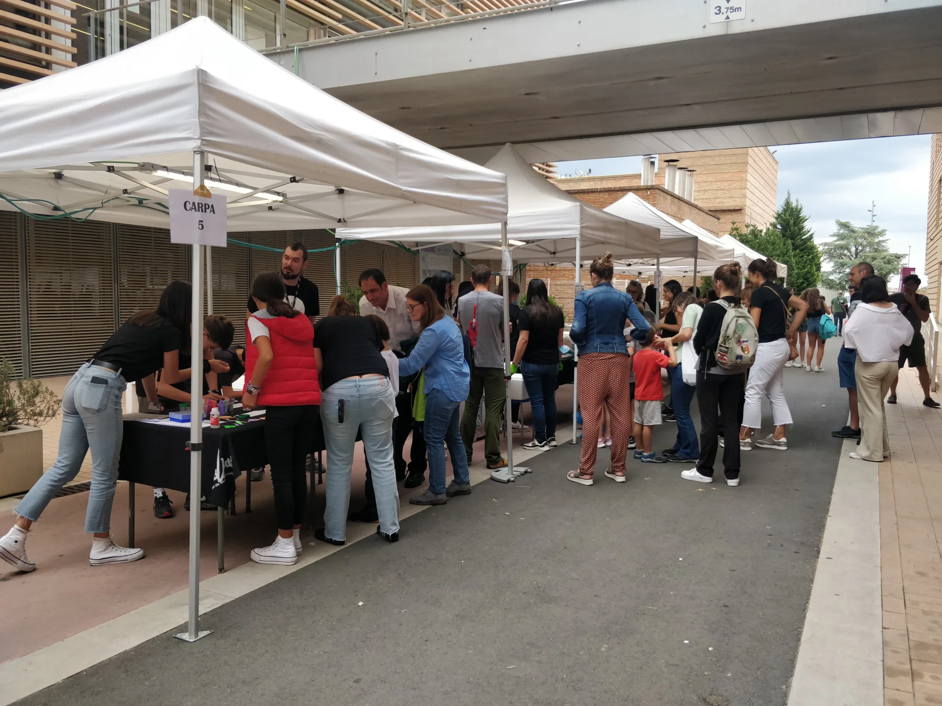 El IRBLleida realizará a partir de abril talleres científicos en las capitales de comarca de Lleida para acercar la investigación en la población