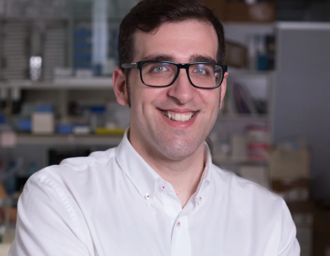 Becan un proyecto sobre relatos de enfermedades escritos por pacientes y acompañantes del investigador Oriol Yuguero