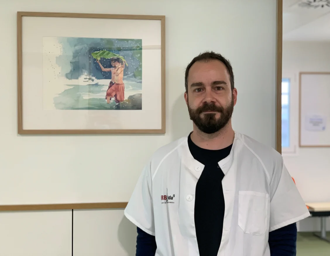 El servicio de Oncología Médica del Arnau de Vilanova recibe una donación de ocho acuarelas para humanizar el nuevo espacio de las consultas