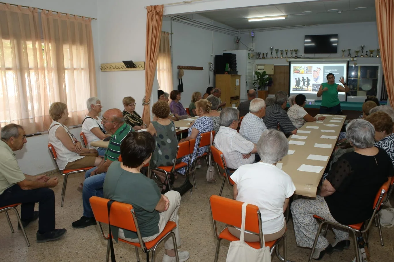 Around 100 people are taking part in the first series of workshops entitled ‘Science and Wellbeing: health and knowledge for a fulfilling life’, organised by researcher Izaskun Urdanibia